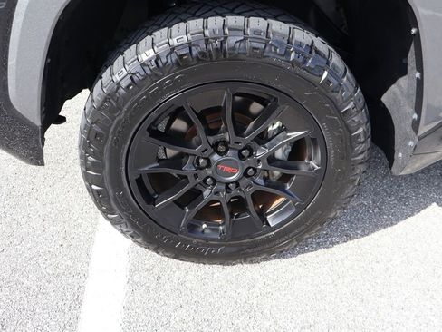 Used 2023 Toyota Tundra Limited w/ Power Package RWD image 4