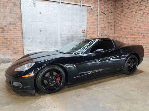 Used 2007 Chevrolet Corvette Coupe w/ Preferred Equipment Group RWD image 8