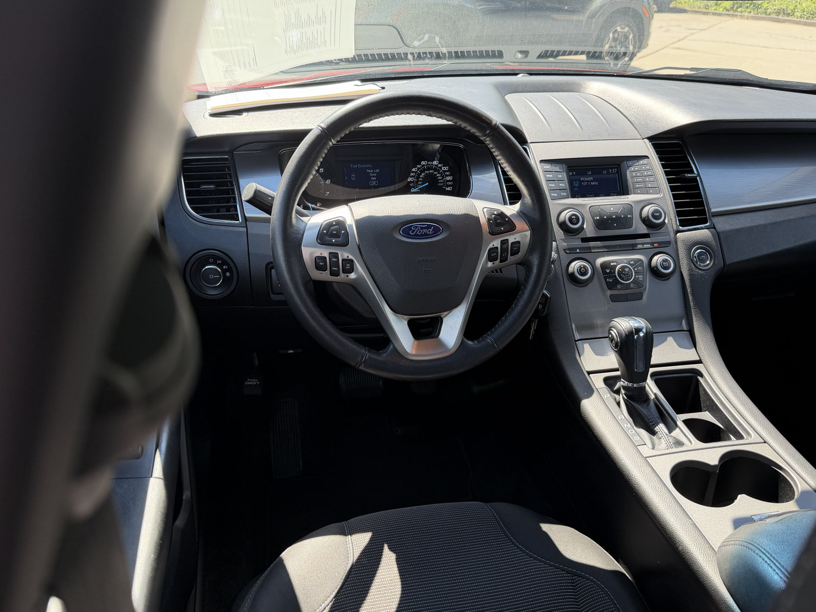 Used 2018 Ford Taurus SEL FWD image 17
