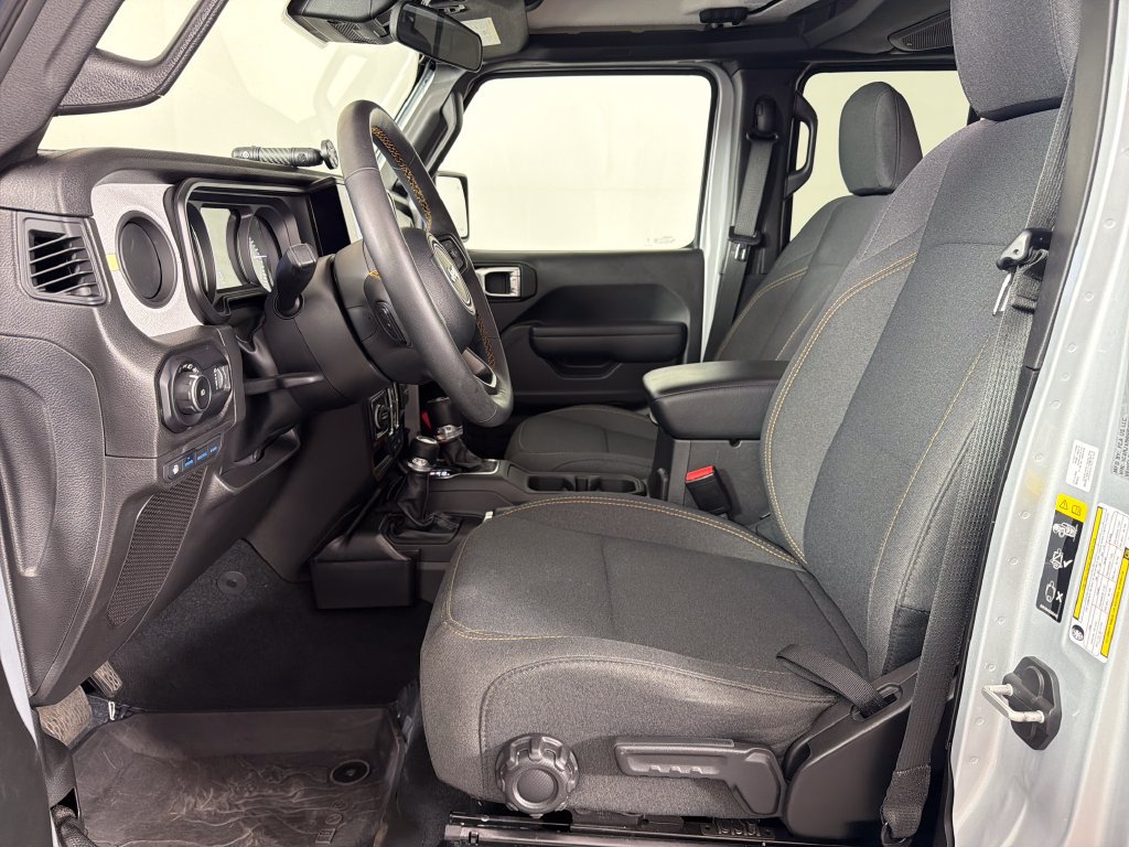 Used 2024 Jeep Wrangler Unlimited w/ Convenience Group AWD/4WD image 17
