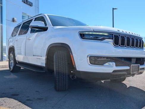 Used 2022 Jeep Wagoneer Series I AWD/4WD image 3