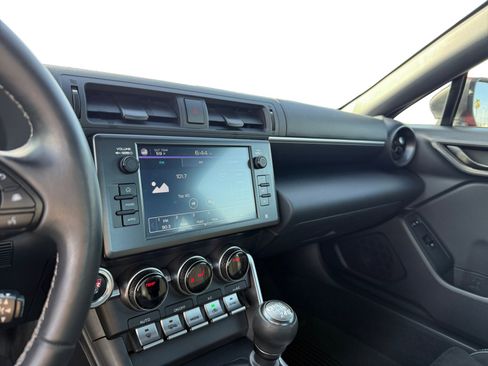 Used 2024 Toyota GR86 Premium w/ Performance Package image 12