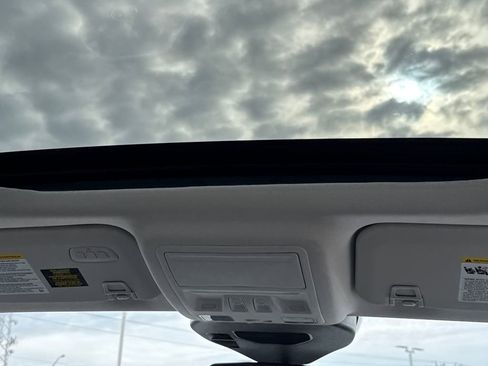 Certified 2025 Ford Escape Platinum w/ Premium Technology Package image 16