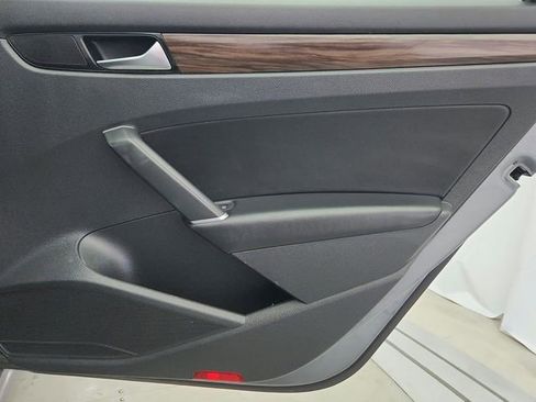 Used 2022 Volkswagen Passat 2.0T image 30