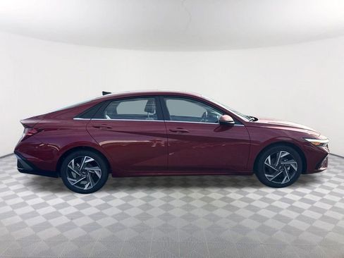 New 2025 Hyundai Elantra Limited FWD image 4