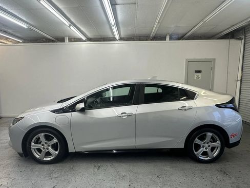 Used 2017 Chevrolet Volt LT w/ Comfort Package image 39