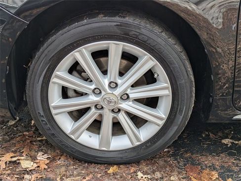 Used 2012 Toyota Camry XLE w/ Leather Pkg image 33