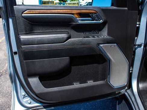 Used 2024 Chevrolet Silverado 1500 High Country w/ Technology Package AWD/4WD image 8