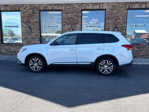 Used 2016 Mitsubishi Outlander ES FWD image 2