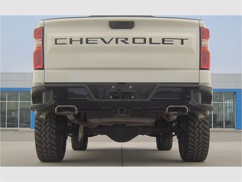 Used 2021 Chevrolet Silverado 1500 LT Trail Boss w/ Convenience Package II image 7