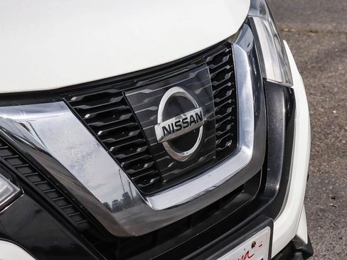 Used 2017 Nissan Rogue SV FWD image 6