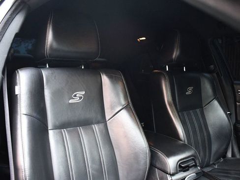 Used 2019 Chrysler 300 S image 38