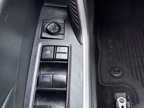 Used 2021 Toyota RAV4 LE AWD/4WD image 25