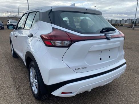 New 2025 Nissan Kicks Play S image 4
