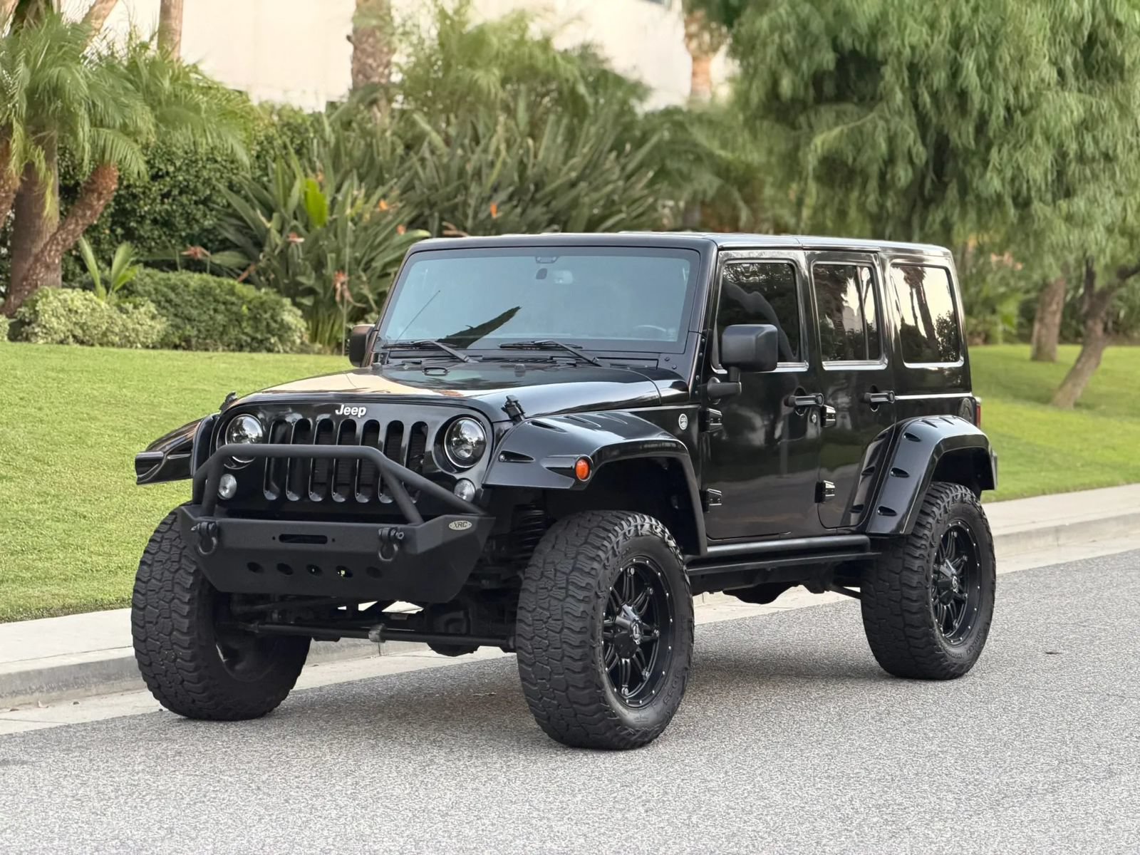 Used 2014 Jeep Wrangler Unlimited Sahara w/ Connectivity Group AWD/4WD image 1