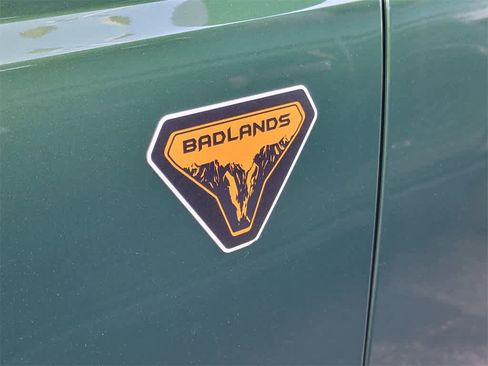 Used 2025 Ford Bronco Badlands image 3