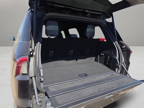 New 2025 Lincoln Navigator Reserve w/ Jet Appearance Package image 8