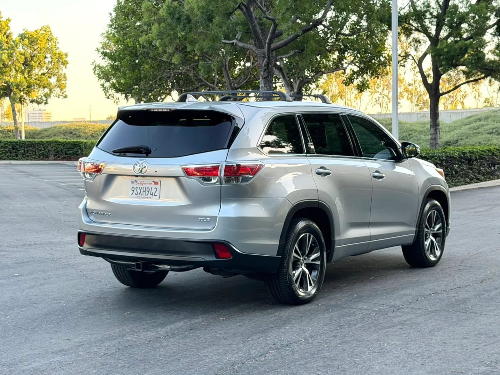 Used 2016 Toyota Highlander XLE FWD image 4
