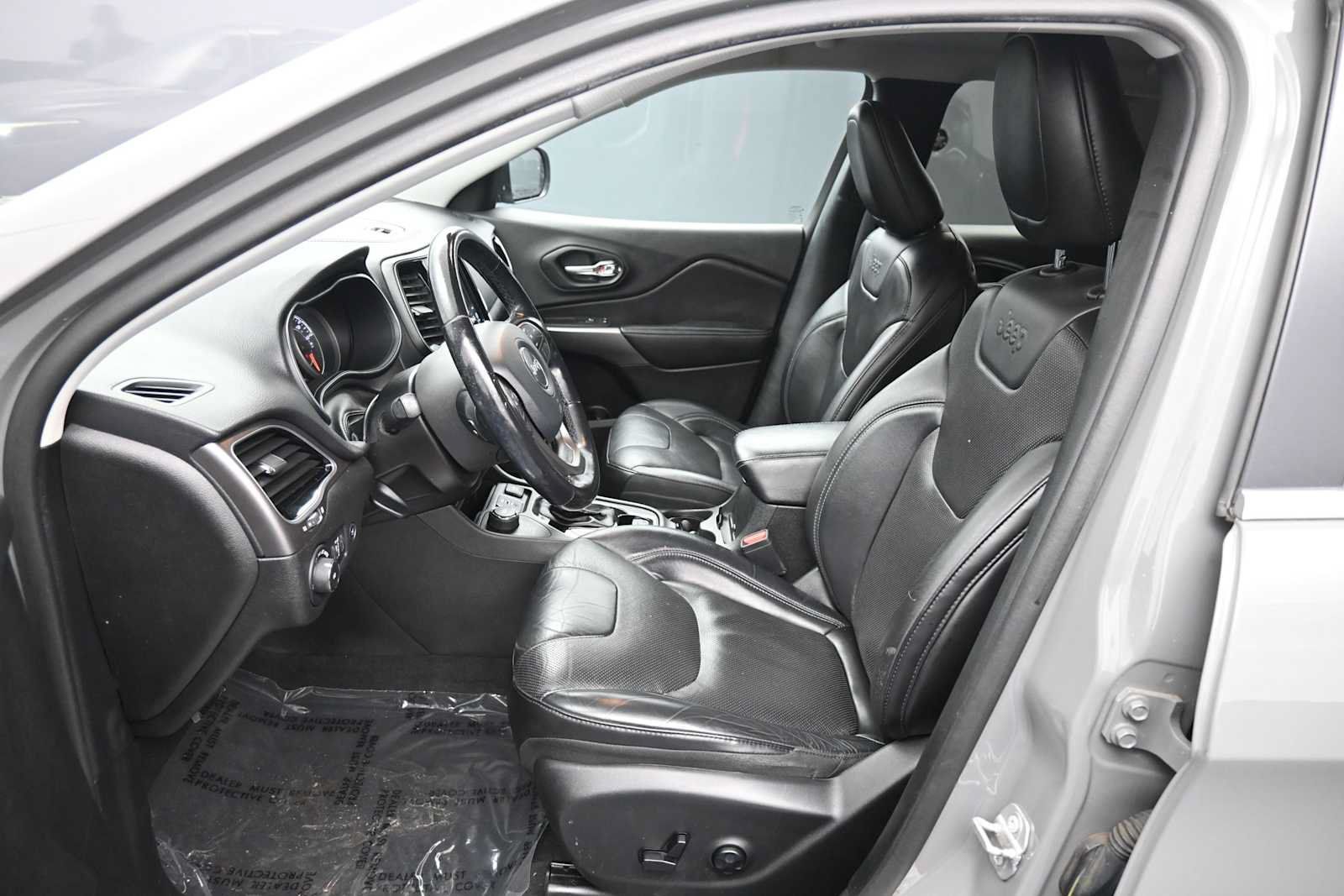 Used 2020 Jeep Cherokee Limited AWD/4WD image 19