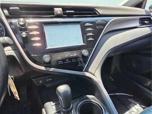 Used 2018 Toyota Camry SE w/ Moonroof Package FWD image 27