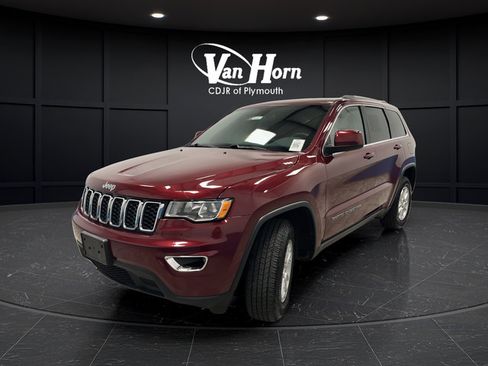 Used 2019 Jeep Grand Cherokee Laredo AWD/4WD image 3