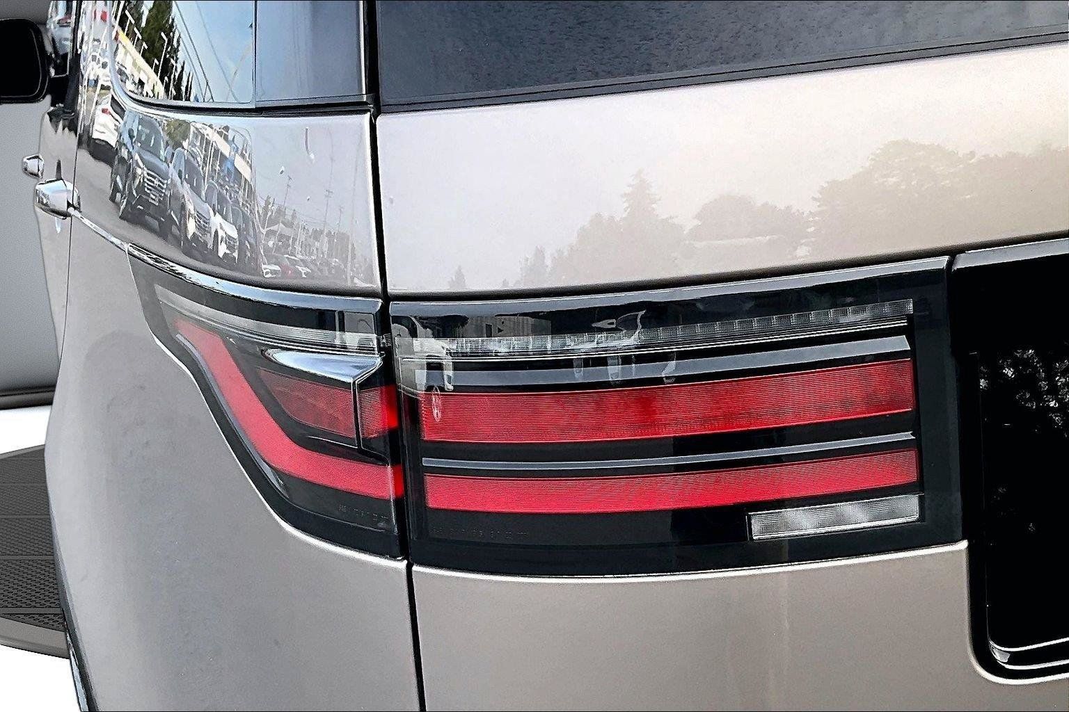 Used 2022 Land Rover Discovery HSE R-Dynamic AWD/4WD image 24