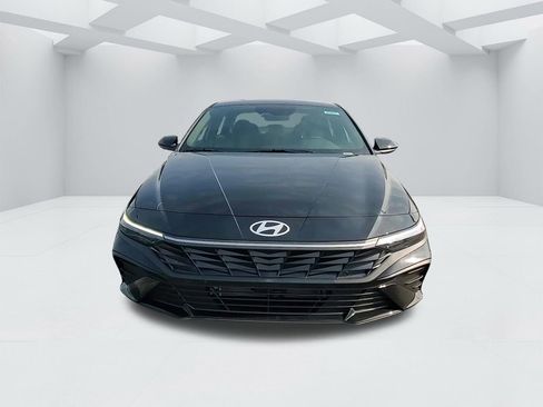 New 2025 Hyundai Elantra SEL image 11