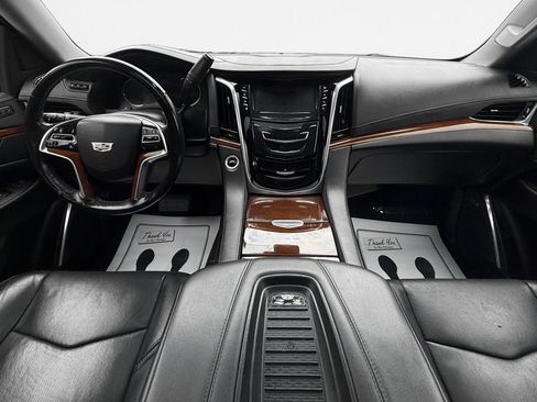 Used 2019 Cadillac Escalade ESV Luxury AWD/4WD image 16