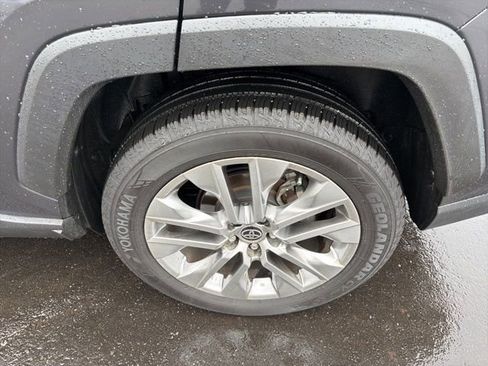 Used 2020 Toyota RAV4 XLE Premium image 27