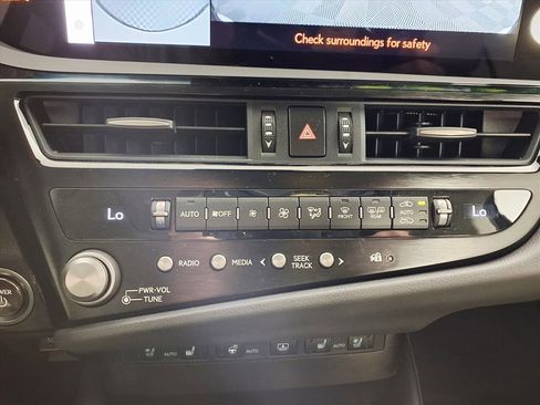 Used 2025 Lexus ES 300h w/ Luxury Package image 20