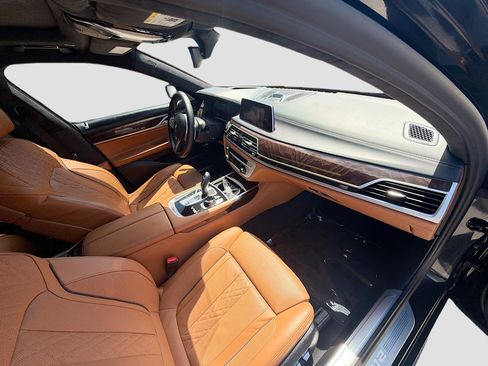 Used 2021 BMW M760i xDrive AWD/4WD image 31
