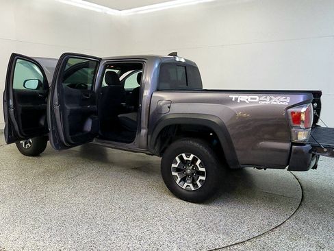 Used 2021 Toyota Tacoma TRD Off-Road w/ Technology Package AWD/4WD image 11