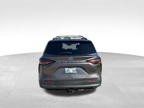 Used 2021 Toyota Sienna XLE w/ XLE Plus Package FWD image 4