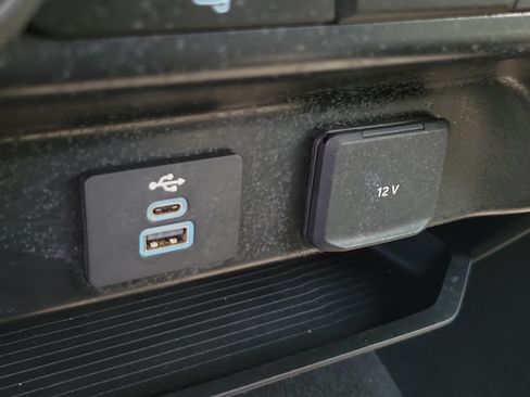 Used 2025 Ford F350 4x4 Crew Cab DRW Super Duty image 9