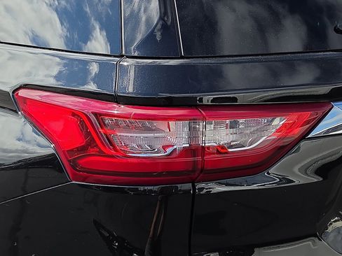 Used 2019 Chevrolet Traverse LT w/ LT Premium Package image 10