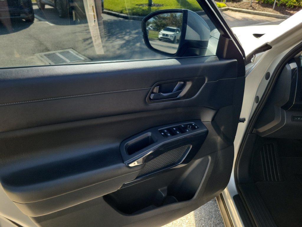 Certified 2023 Nissan Pathfinder SV FWD image 20