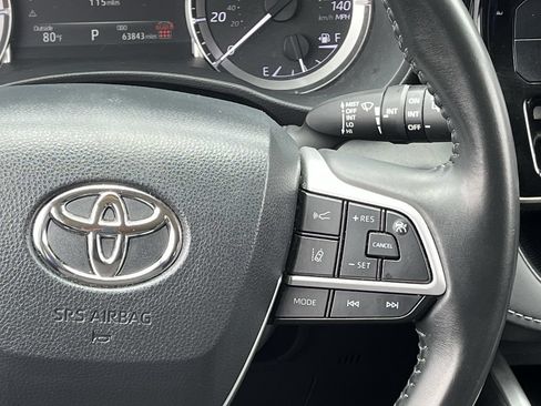Used 2024 Toyota Highlander LE FWD image 14