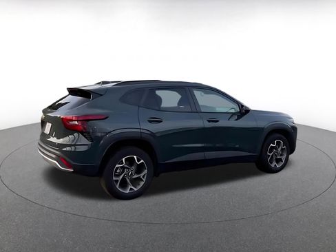 Used 2025 Chevrolet Trax LT image 14