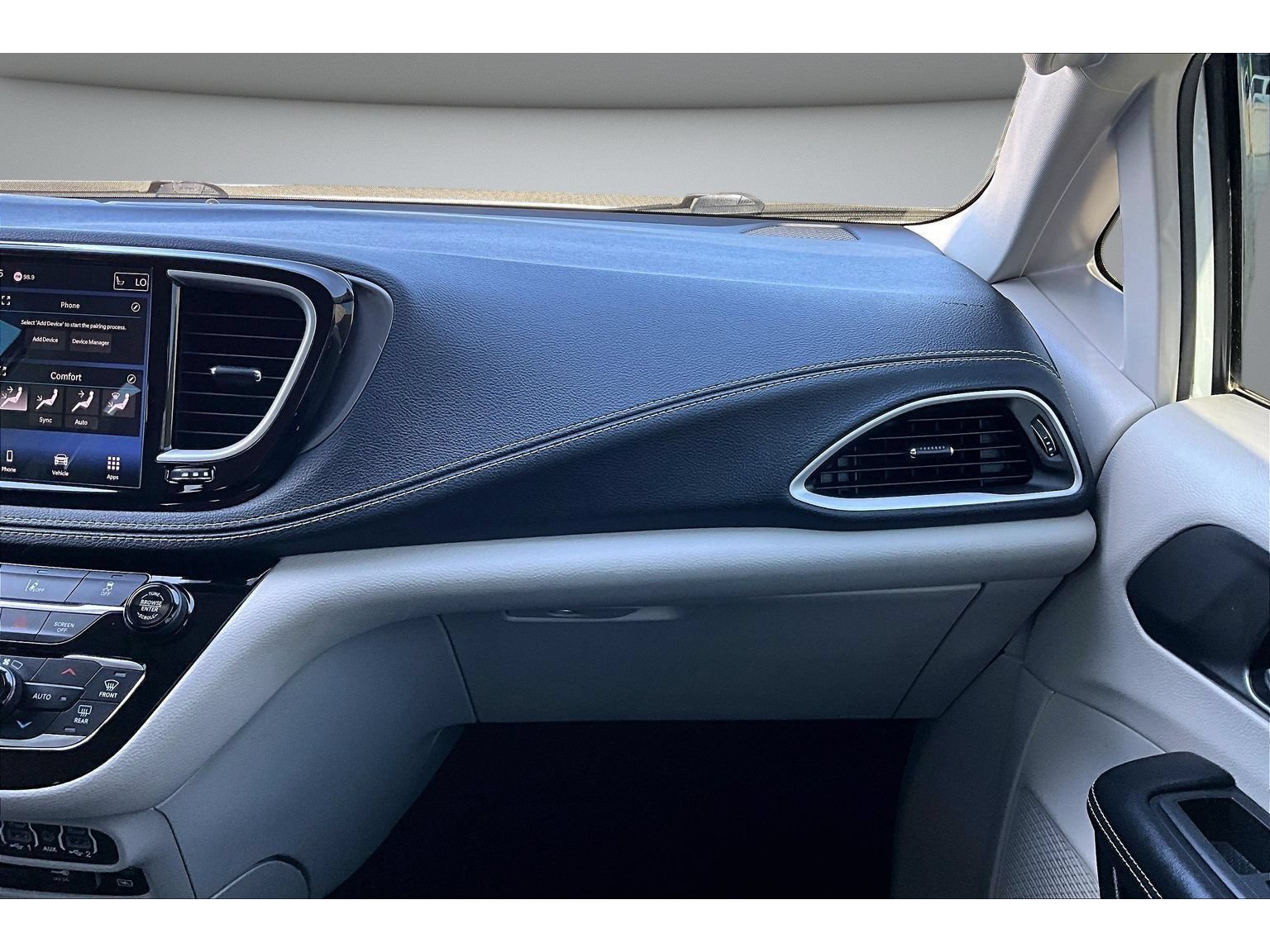 Certified 2022 Chrysler Pacifica Touring-L FWD image 46