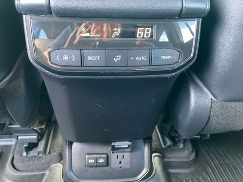 Used 2023 Toyota Highlander Limited AWD/4WD image 18
