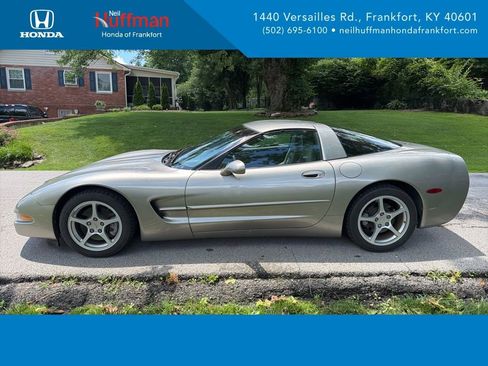 Used 2000 Chevrolet Corvette Coupe w/ Roof Pkg RWD image 1