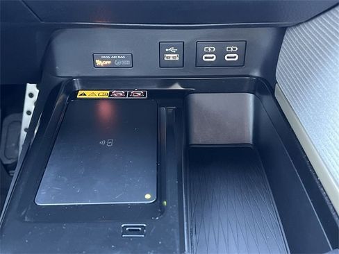 Used 2025 Toyota Camry SE image 15