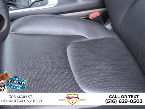 Used 2025 Kia Carnival FWD image 12
