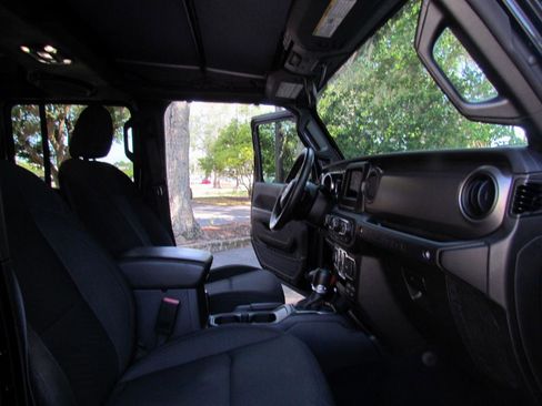 Used 2022 Jeep Wrangler Unlimited Sport image 25