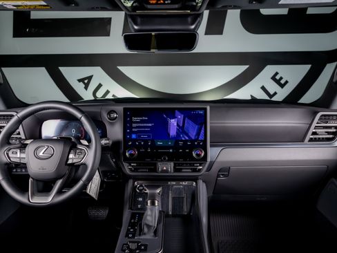 Used 2026 Lexus GX 550 w/ Accessory Package (2T) image 2