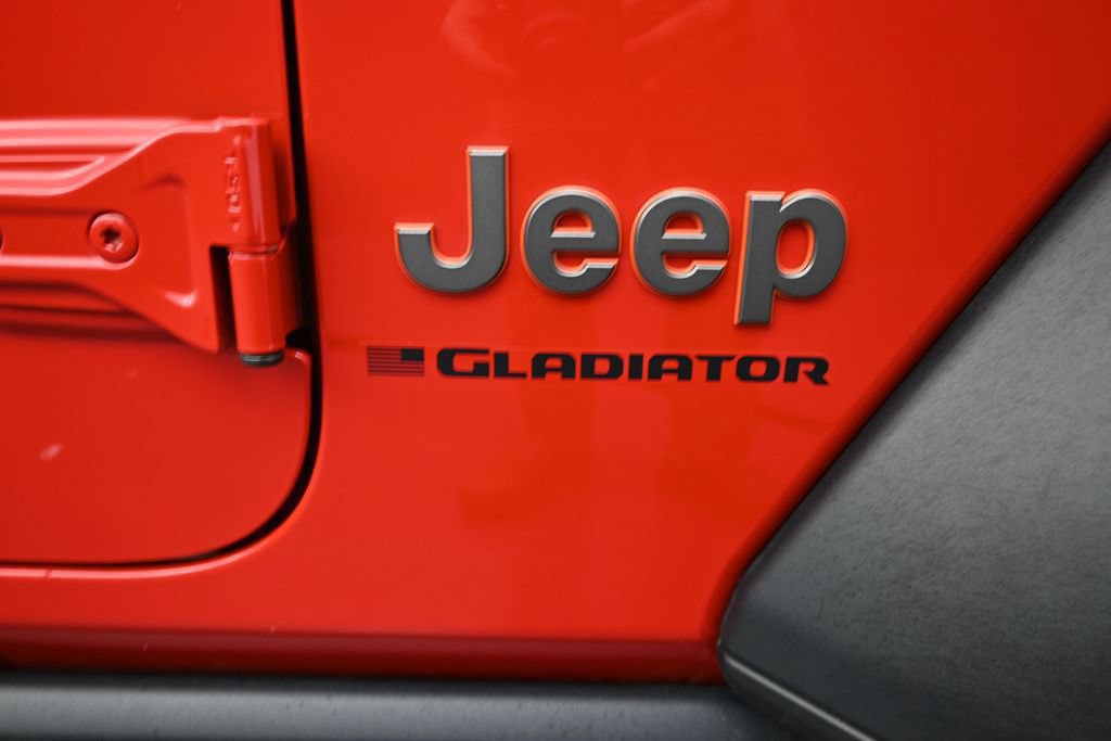 Used 2024 Jeep Gladiator Mojave AWD/4WD image 12
