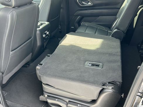 Used 2024 GMC Yukon XL SLT image 32