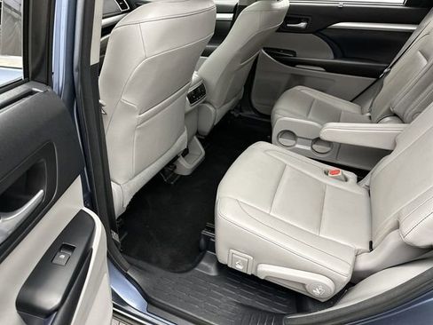 Used 2017 Toyota Highlander XLE image 25