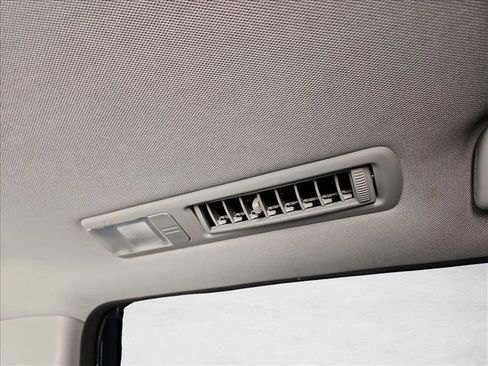 Used 2016 Toyota Highlander XLE FWD image 18