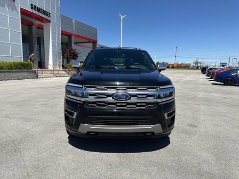Used 2024 Ford Expedition Platinum AWD/4WD image 2